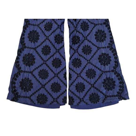 ETT TWA Anthropologie Embroidered Medallion Eyelet Wide Leg Pants Navy Blue 10P - Picture 6 of 9